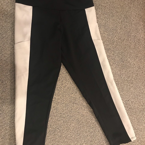 Onzie crop white snake yoga pant - Picture 5 of 6